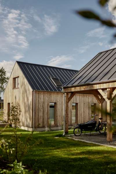 Tranquility settles under the steel roof on this idyllic nature site, Fischerstraße 11d, 14778 Päwesin, Germany
